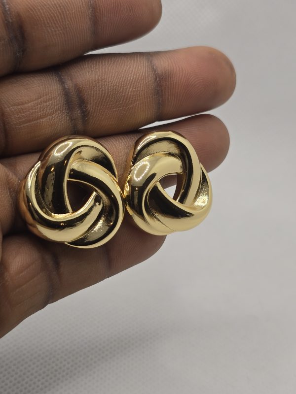 Non tarnish earring