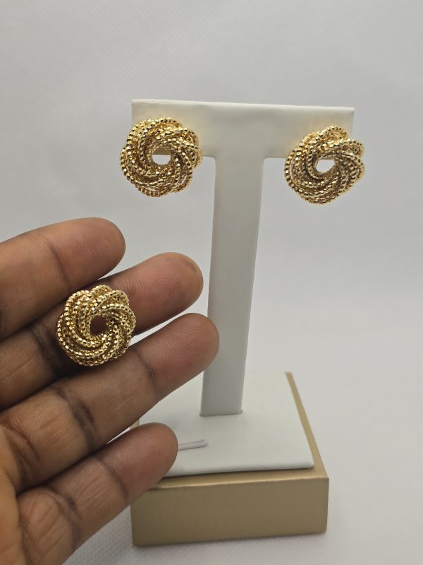 Non tarnish earring
