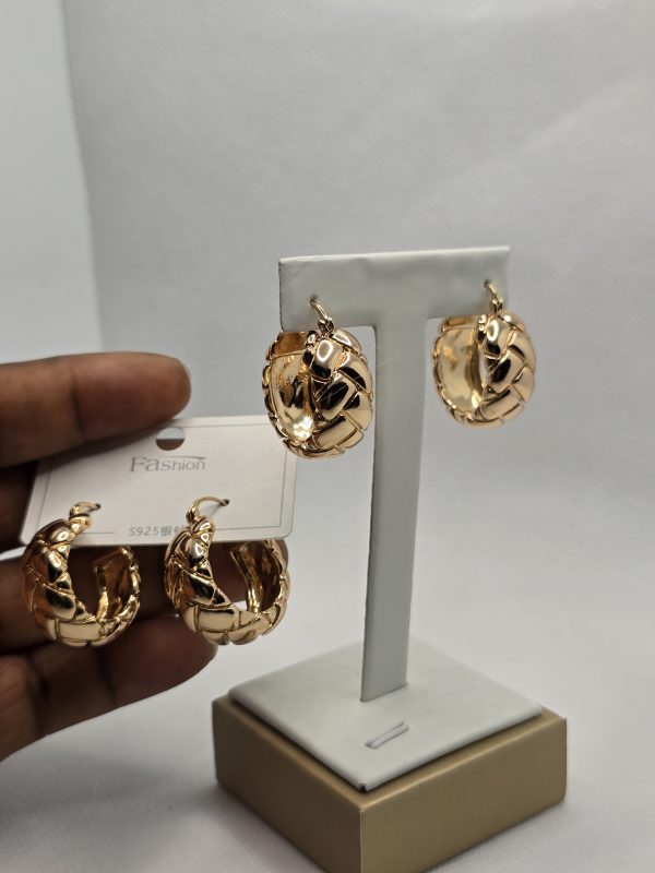 Non-tarnish earrings