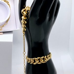 Non tarnish bracelet