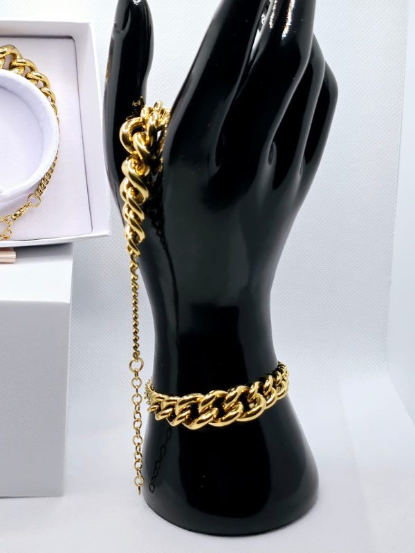 Non tarnish bracelet