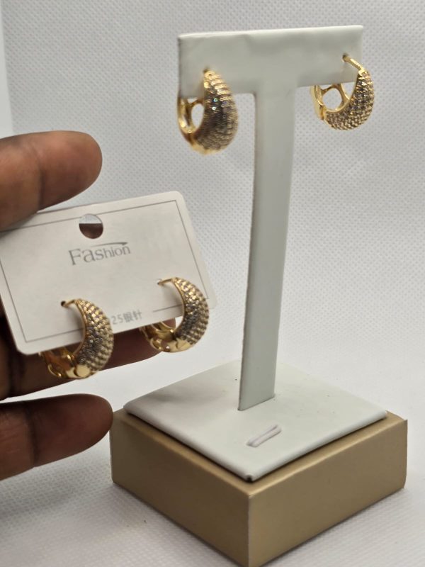 Non-tarnish earrings